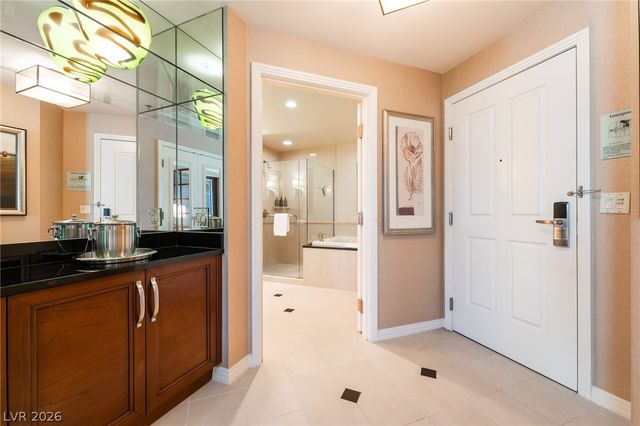 135 East Harmon Avenue 2317, Las Vegas, NV 89109