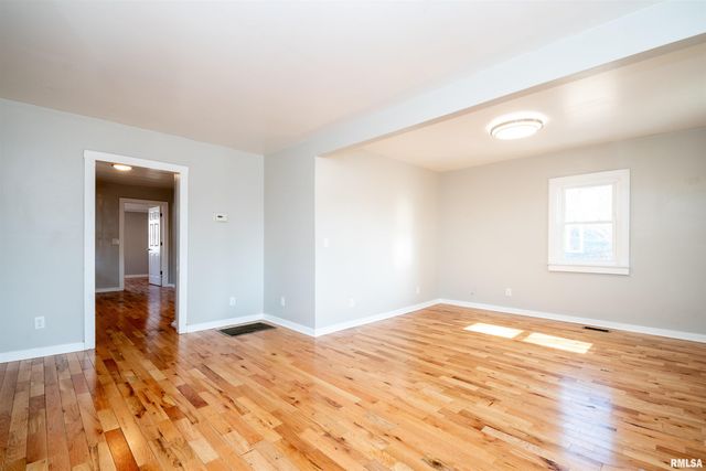 821 E WILSON Avenue, Peoria Heights, IL 61616