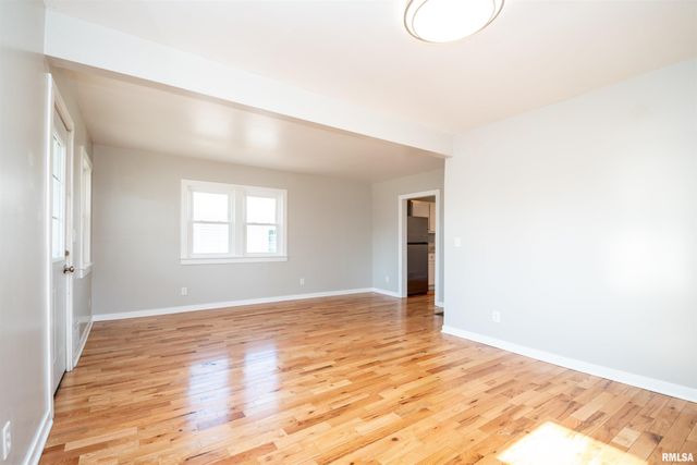 821 E WILSON Avenue, Peoria Heights, IL 61616