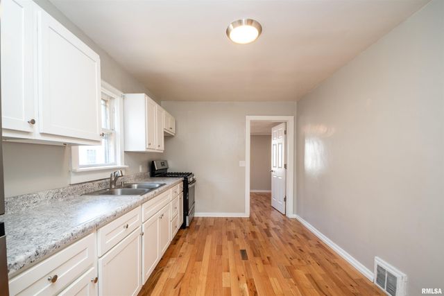 821 E WILSON Avenue, Peoria Heights, IL 61616