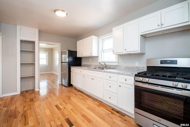 821 E WILSON Avenue, Peoria Heights, IL 61616