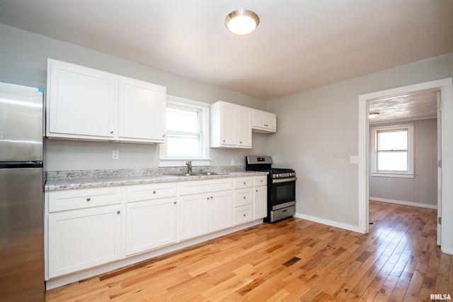 821 E WILSON Avenue, Peoria Heights, IL 61616