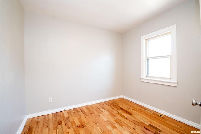 821 E WILSON Avenue, Peoria Heights, IL 61616