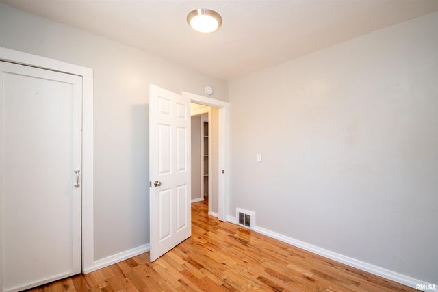 821 E WILSON Avenue, Peoria Heights, IL 61616