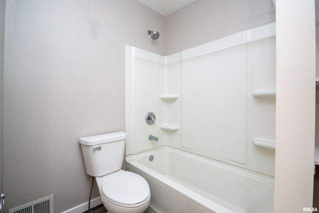 821 E WILSON Avenue, Peoria Heights, IL 61616