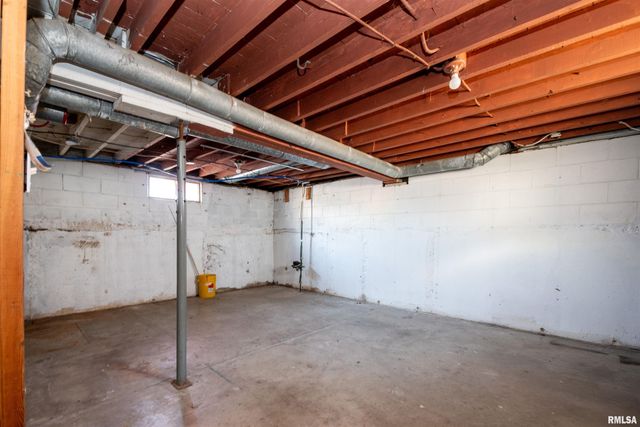 821 E WILSON Avenue, Peoria Heights, IL 61616