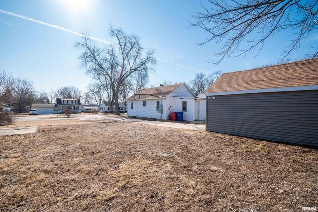 821 E WILSON Avenue, Peoria Heights, IL 61616