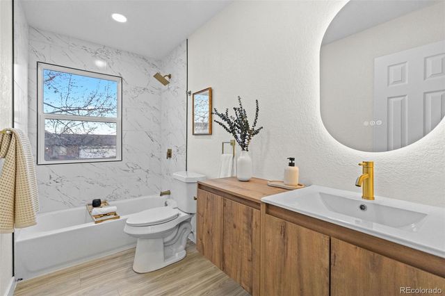 1558 S Laredo Court, Aurora, CO 80017