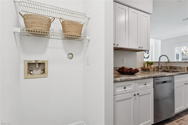 206 Burman Wood DR, Hampton, VA 23666