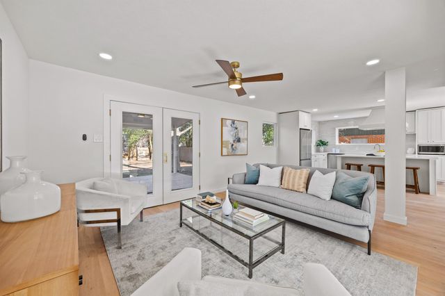 2602 Loyola LN, Austin, TX 78723