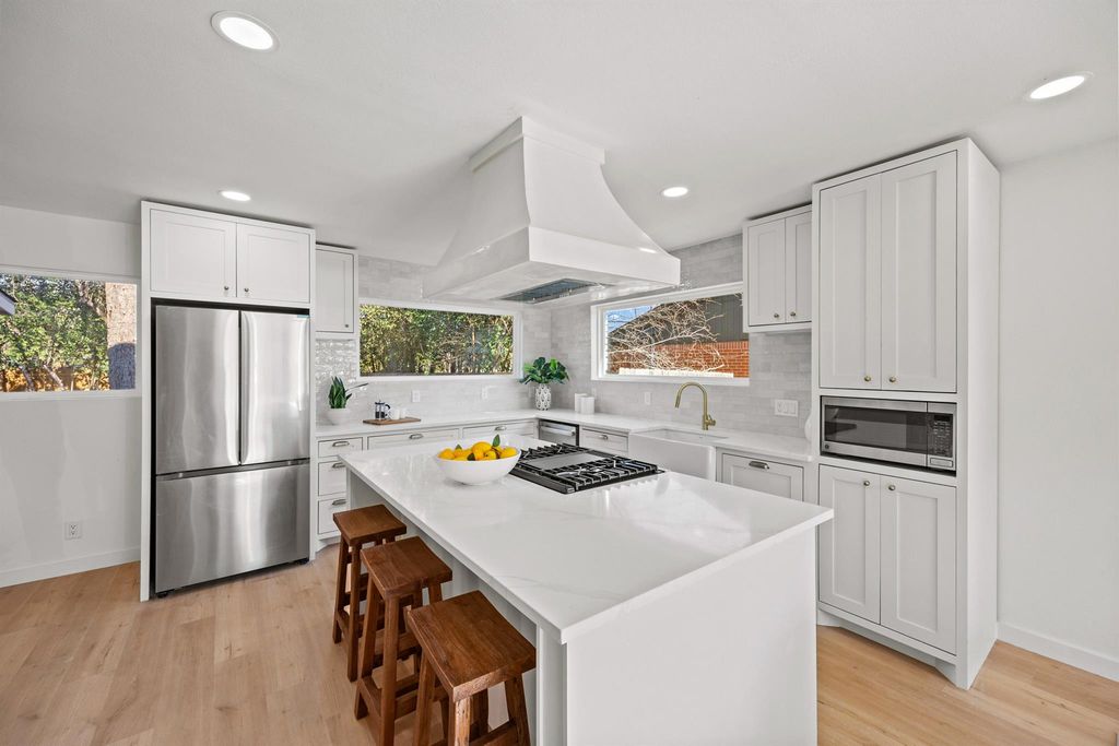 2602 Loyola LN, Austin, TX 78723