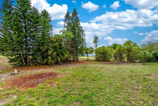 2519 9th Street W, Lehigh Acres, FL 33971