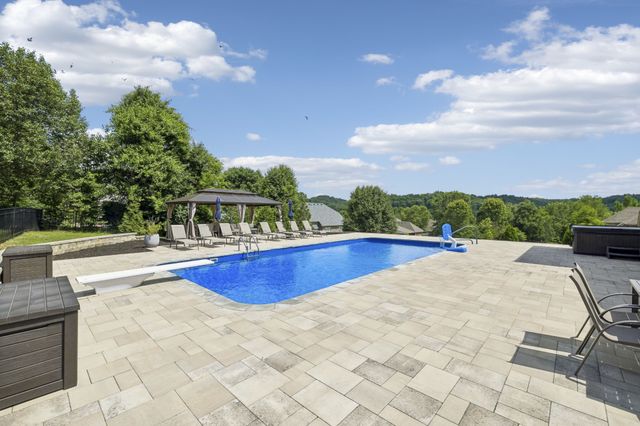 1020 Stafford Ct, Hendersonville, TN 37075