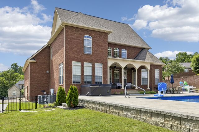1020 Stafford Ct, Hendersonville, TN 37075