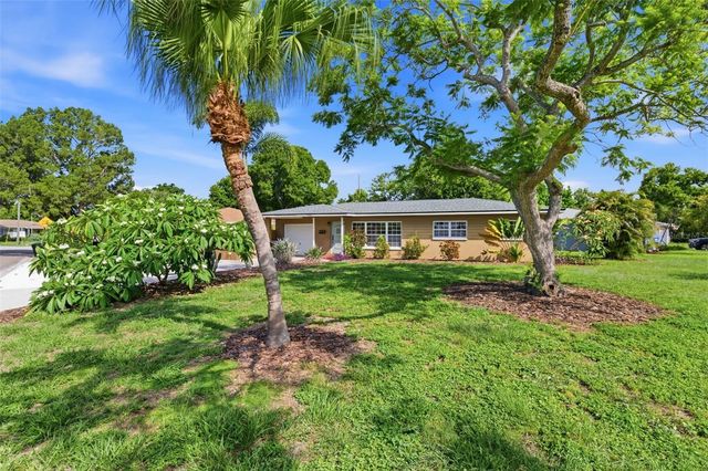 7555 19TH AVENUE N, St Petersburg, FL 33710