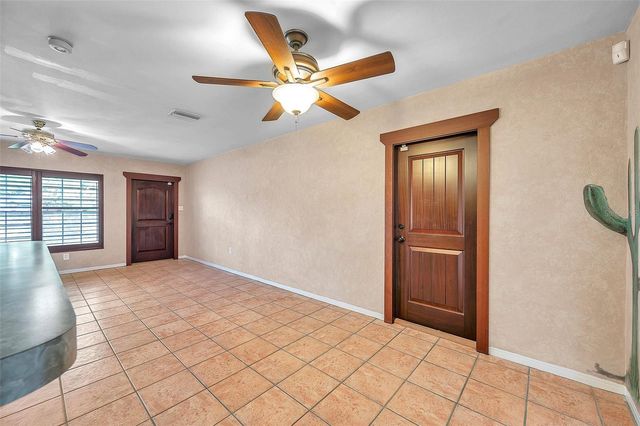 7555 19TH AVENUE N, St Petersburg, FL 33710
