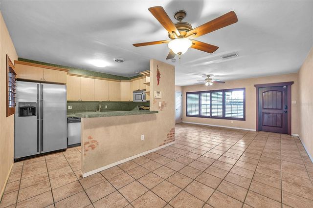 7555 19TH AVENUE N, St Petersburg, FL 33710