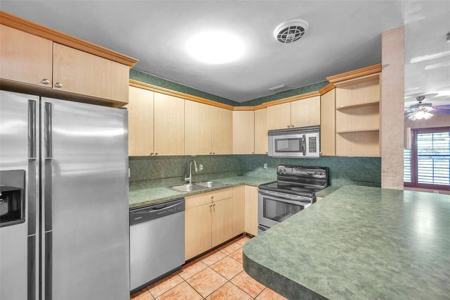 7555 19TH AVENUE N, St Petersburg, FL 33710