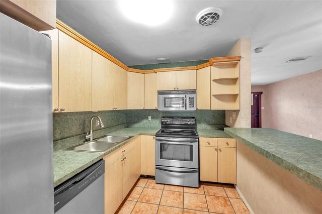 7555 19TH AVENUE N, St Petersburg, FL 33710