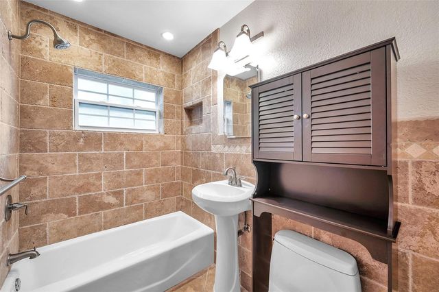 7555 19TH AVENUE N, St Petersburg, FL 33710