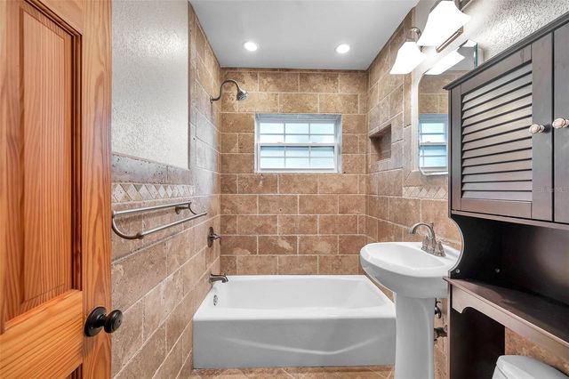 7555 19TH AVENUE N, St Petersburg, FL 33710
