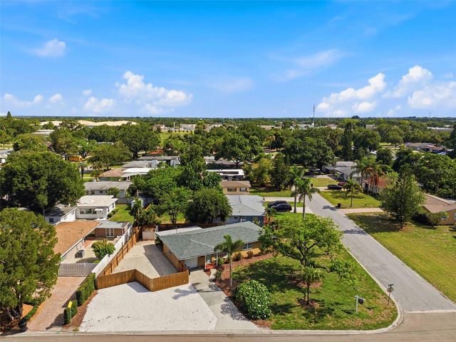 7555 19TH AVENUE N, St Petersburg, FL 33710