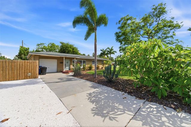 7555 19TH AVENUE N, St Petersburg, FL 33710
