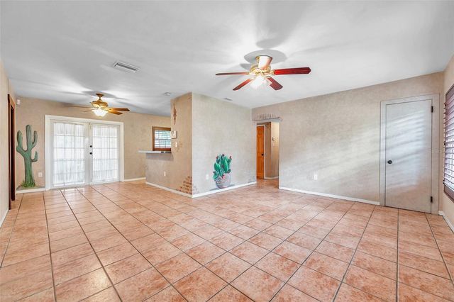 7555 19TH AVENUE N, St Petersburg, FL 33710