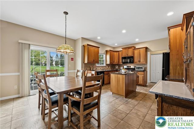 2317 Bordeaux Drive, Lower Macungie Twp, PA 18062