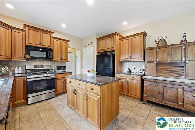 2317 Bordeaux Drive, Lower Macungie Twp, PA 18062