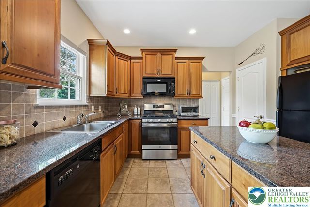 2317 Bordeaux Drive, Lower Macungie Twp, PA 18062