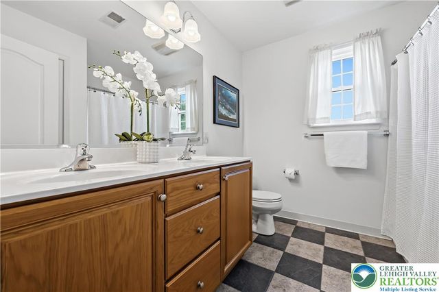 2317 Bordeaux Drive, Lower Macungie Twp, PA 18062