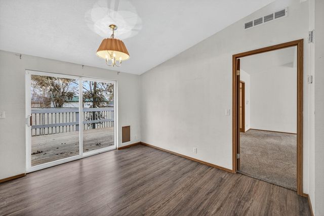 609 SE Evergreen Avenue, Redmond, OR 97756