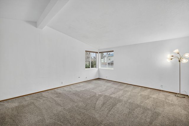 609 SE Evergreen Avenue, Redmond, OR 97756