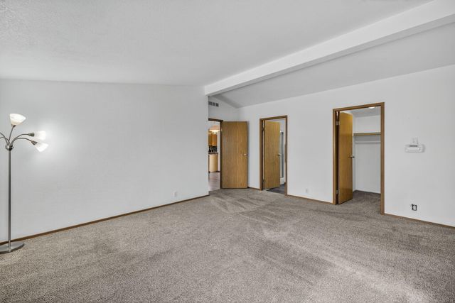 609 SE Evergreen Avenue, Redmond, OR 97756