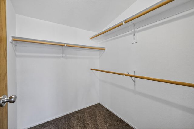 609 SE Evergreen Avenue, Redmond, OR 97756