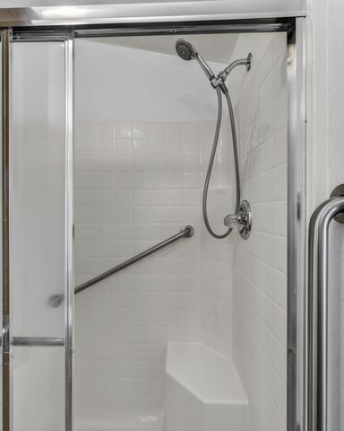 609 SE Evergreen Avenue, Redmond, OR 97756