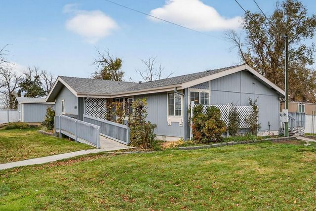 609 SE Evergreen Avenue, Redmond, OR 97756