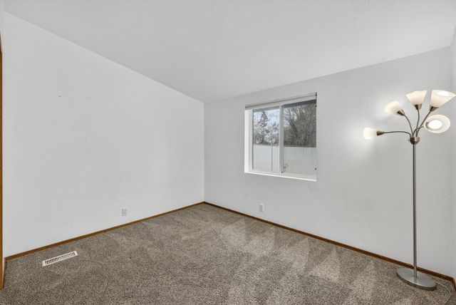 609 SE Evergreen Avenue, Redmond, OR 97756