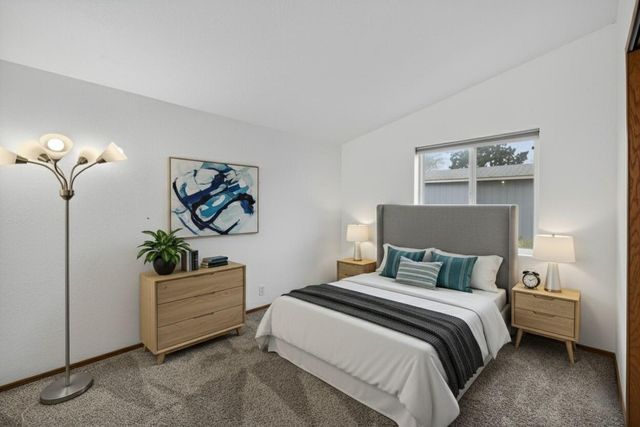 609 SE Evergreen Avenue, Redmond, OR 97756