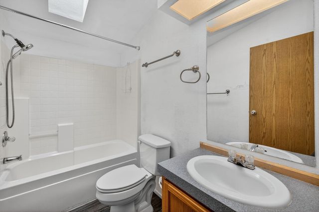 609 SE Evergreen Avenue, Redmond, OR 97756