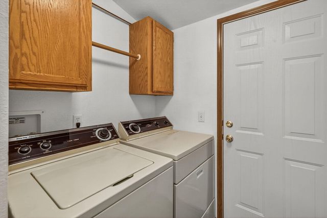 609 SE Evergreen Avenue, Redmond, OR 97756