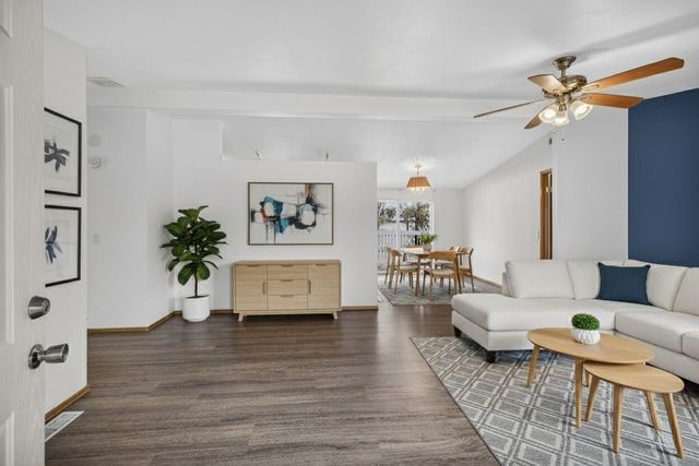 609 SE Evergreen Avenue, Redmond, OR 97756