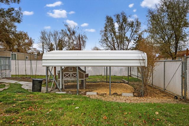 609 SE Evergreen Avenue, Redmond, OR 97756