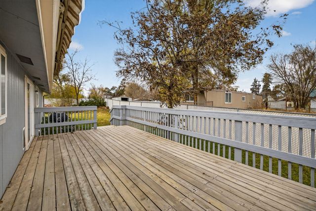 609 SE Evergreen Avenue, Redmond, OR 97756