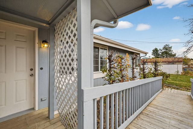 609 SE Evergreen Avenue, Redmond, OR 97756