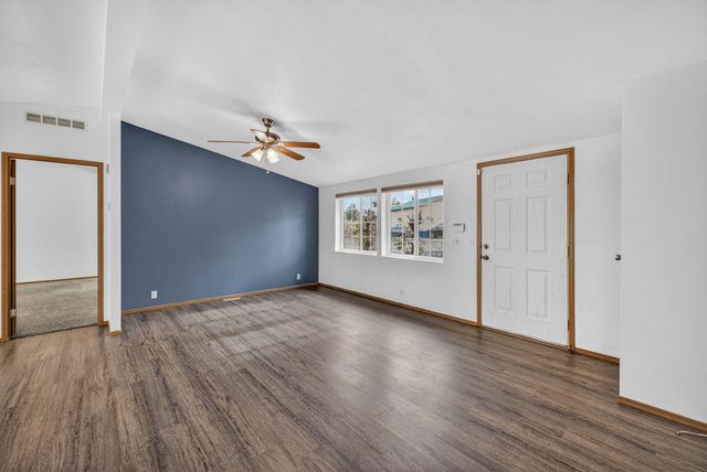 609 SE Evergreen Avenue, Redmond, OR 97756