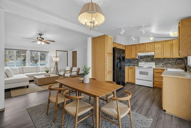 609 SE Evergreen Avenue, Redmond, OR 97756