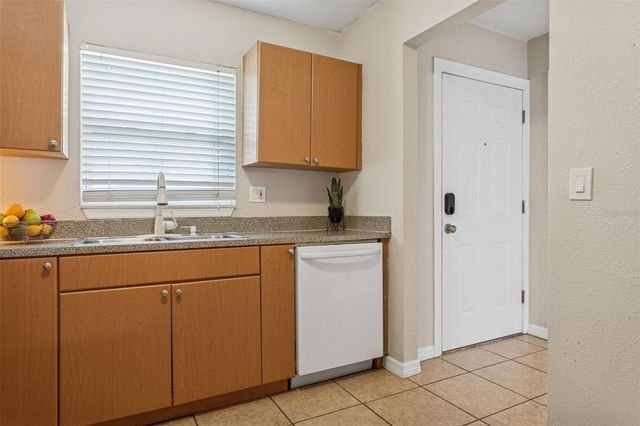 14421 AMERICANA CIRCLE 204, Tampa, FL 33613