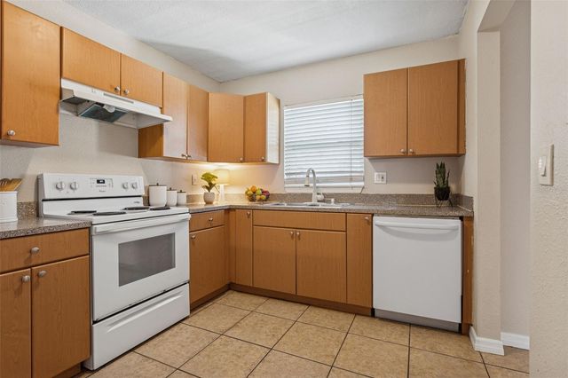 14421 AMERICANA CIRCLE 204, Tampa, FL 33613